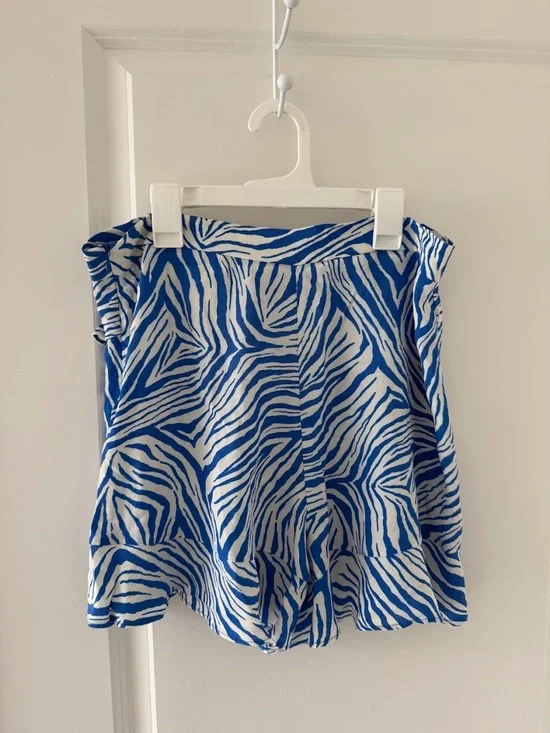 Blue and White Zebra Print Ruffled Hem Skort - Picture 2 of 6